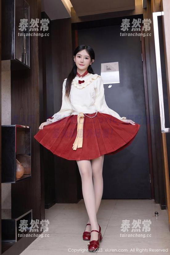 秀人网 - 制服与妲己_Toxic，搭配得没圣光却意外好看！