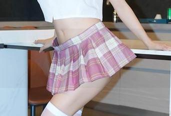 秀人网 – 幼幼的秘书套图，透着不经意的小懒散，嘿这气质