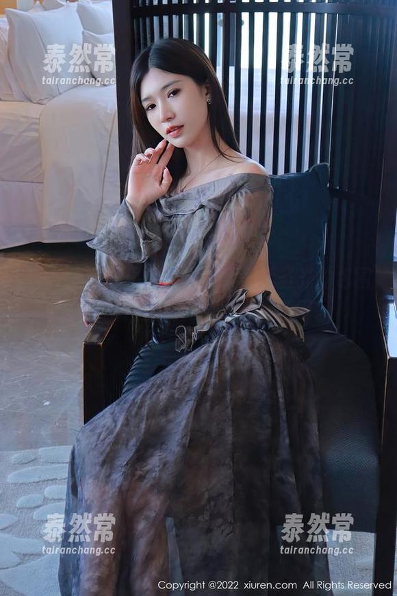 秀人网 - 苏曼兮的女王梦，无圣光的包围下，图片加点儿水彩，有趣吧。
