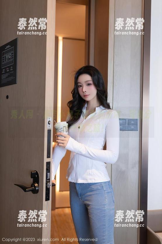 秀人网 - 麻吉小兔子的蕾丝扮演，写真分享的奇妙之旅！