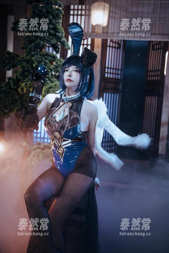 校服狂想曲：秋和柯基的私拍危险游戏！