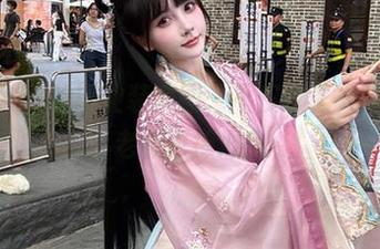 秋山AkI的职业装美图，不仅打工人爱看，老板也捧心！