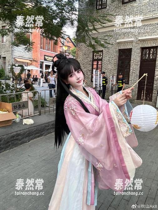 秋山AkI的职业装美图，不仅打工人爱看，老板也捧心！