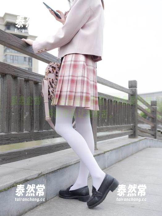 紧急企划 - 办公室也有惊喜，网盘里的林书辞作品让我咋舌。