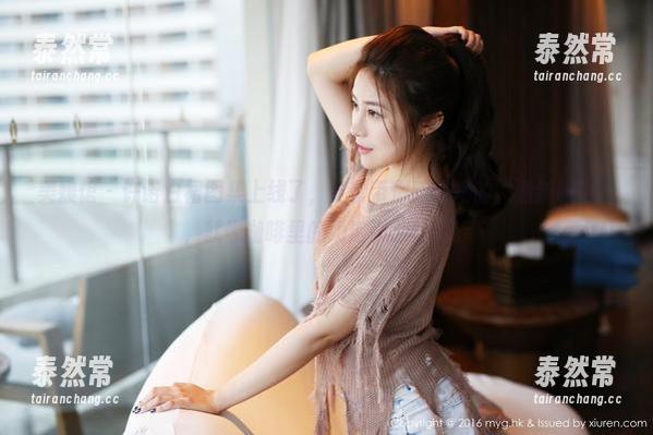 美媛馆 - 许诺白裙图集上线了，全套带你走进她的“清新脱俗”，就像咖啡里的奶泡那么丝滑！
