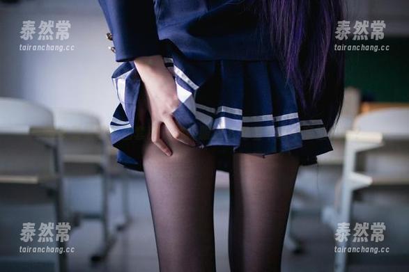 翎柒菜菜的美图套图，体操服这么好看干嘛不多拍几套？