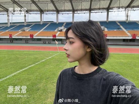 舞小喵最新写真集出炉，护士的柔情与调皮兼备！