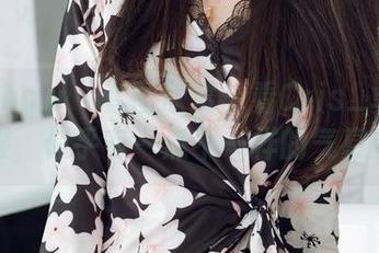 花漾show – 套图欣赏：看Cris_卓娅祺的礼服，似乎有一点不一样的气息飘荡～