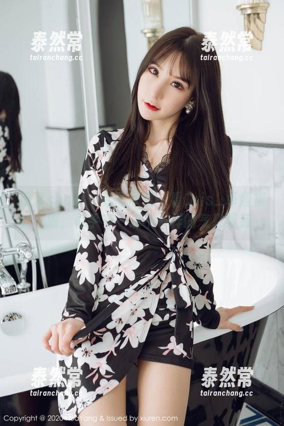 花漾show - 套图欣赏：看Cris_卓娅祺的礼服，似乎有一点不一样的气息飘荡～