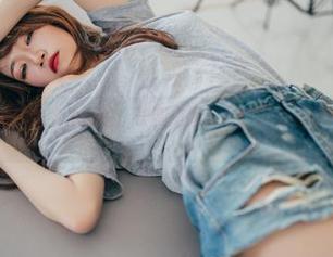 菠萝社 – 小潘鼠实力播报：长腿美图更新！这是我要的绝美日常。