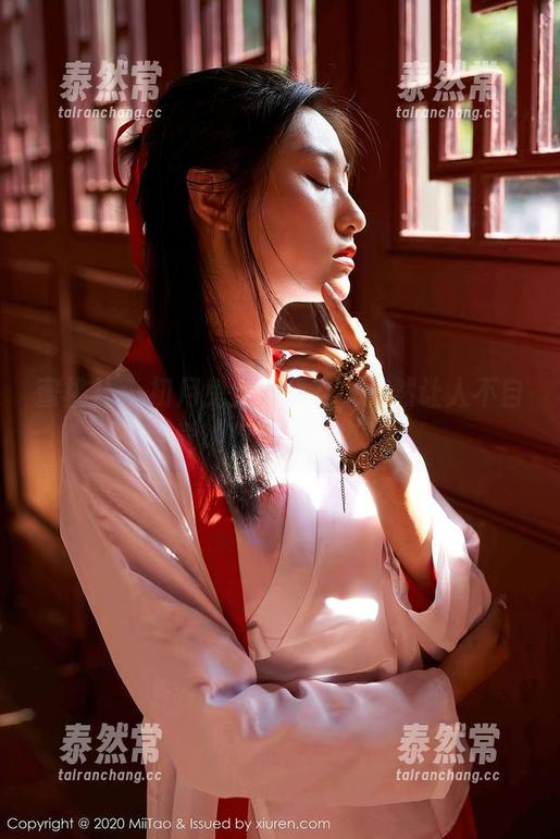 蜜桃社-初月 蜜桃社 - 初月兔女郎全套,竟然让人不自觉地想要摸一摸。