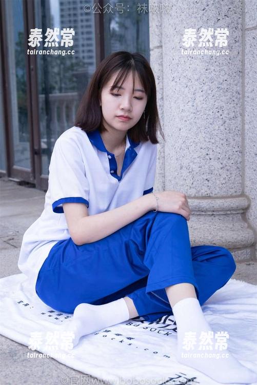 袜啵啵 - 小安的纯白写真：涵盖了白的所有可能性，快来一起见证！