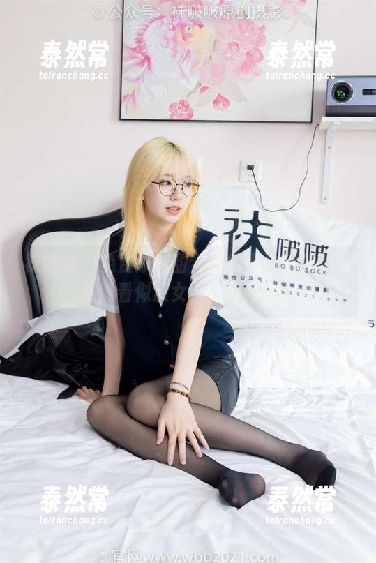 袜啵啵 - 免费领取甜甜圈的厚白丝花絮合集：看似淑女，实则捣蛋。