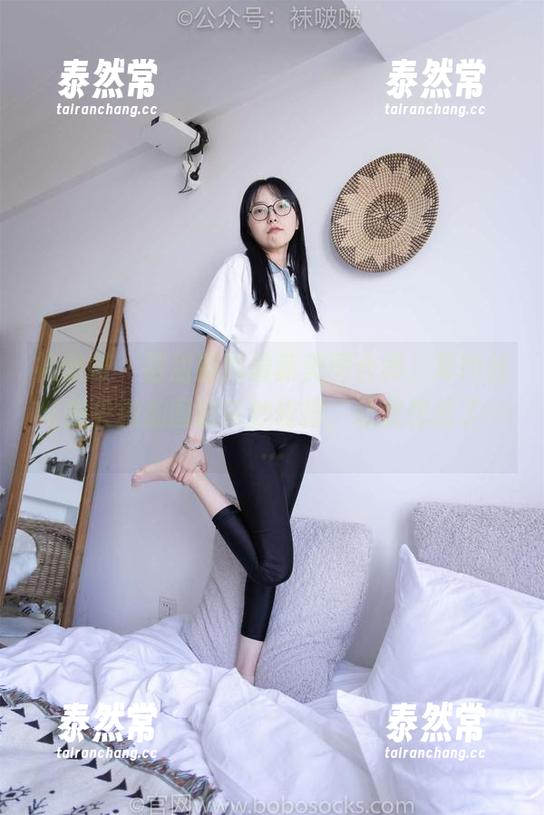 袜啵啵 - 甜甜圈的最新美图合集，薄肉丝与脚尖微加固的奇妙碰撞，让我想起了……