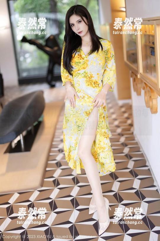 语画界 - Miko酱出的小图包：女友的每个角度都有点特别哦。