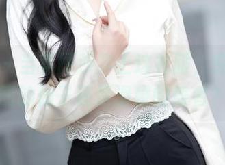 语画界 – 当李丽莎穿上这礼服，究竟是原图的仙子还是滑稽的舞者？