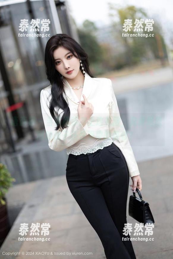 语画界 - 当李丽莎穿上这礼服，究竟是原图的仙子还是滑稽的舞者？