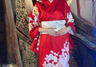 微密圈 – 在线图集：轩子巨2兔的酒红礼服，这个颜色真让人眼前一亮！
