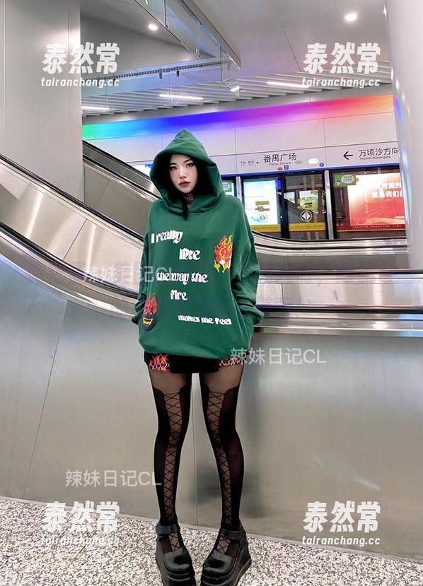 微密圈 - 美图在这里，下载随时，陈佩奇的摆拍就是这么随意！