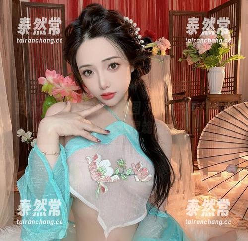 雯妹不讲道理的制服构图，下载完再仔细琢磨，这才是没灵魂的我？