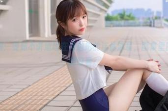 在线刷图：雯妹不讲道理在海边拍的连体泳装，图集里的每一张都好看。