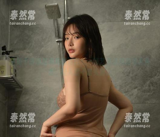雯妹不讲道理和她的浴缸：一场艺术品味的写真合集，让人摸不着头脑。
