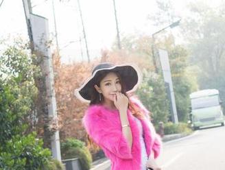 魅妍社 – 王婉悠Queen的套图：办公室里的轻松与专注